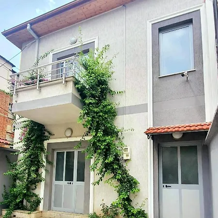 A Cheerful Villa With Free Parking Space Tirana Exterior photo