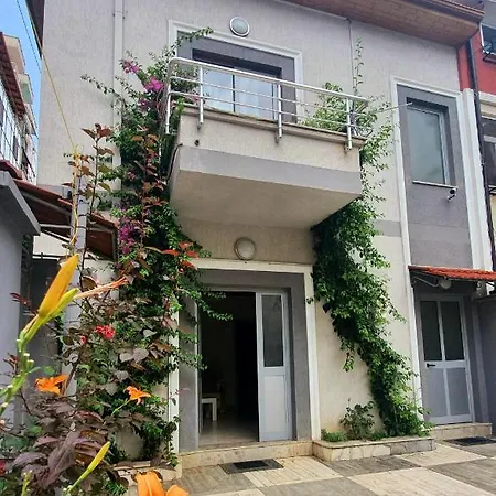 A Cheerful Villa With Free Parking Space Tirana Exterior photo